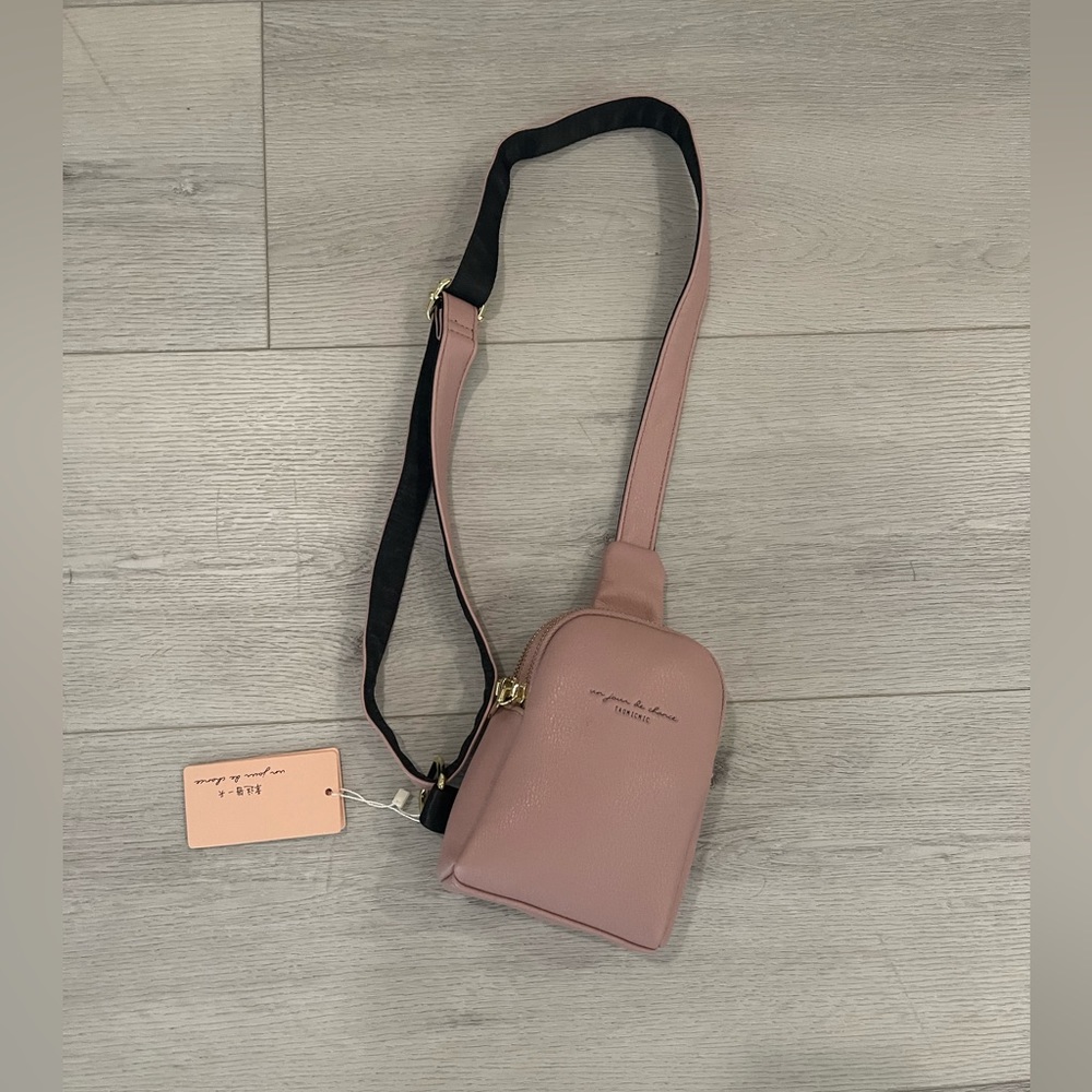 Cross bag with tag